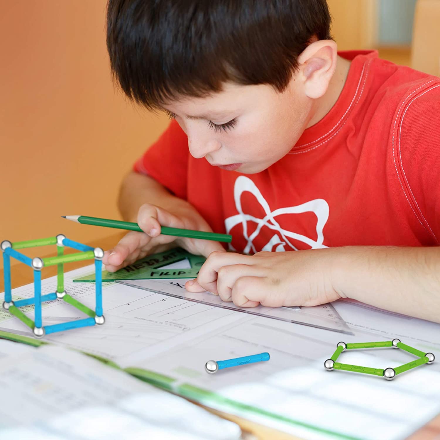 Apli Kids Set Gometti Barca - 8 Fogli Illustrati da 200G - 8 Fogli di  Gometti Geometrici Removibili - Guida con Esempi - Alto Valore Educativo -  Scatola in Cartone dal Design Esclusivo - Creatività - Esseshop