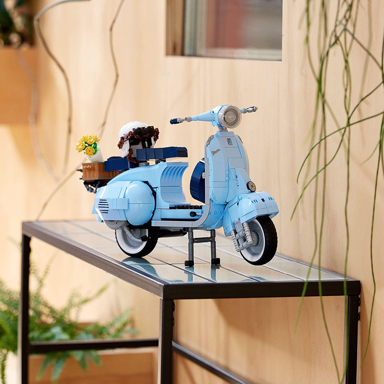 LEGO Icons Vespa 125, Set in Mattoncini, Modellismo per Adulti