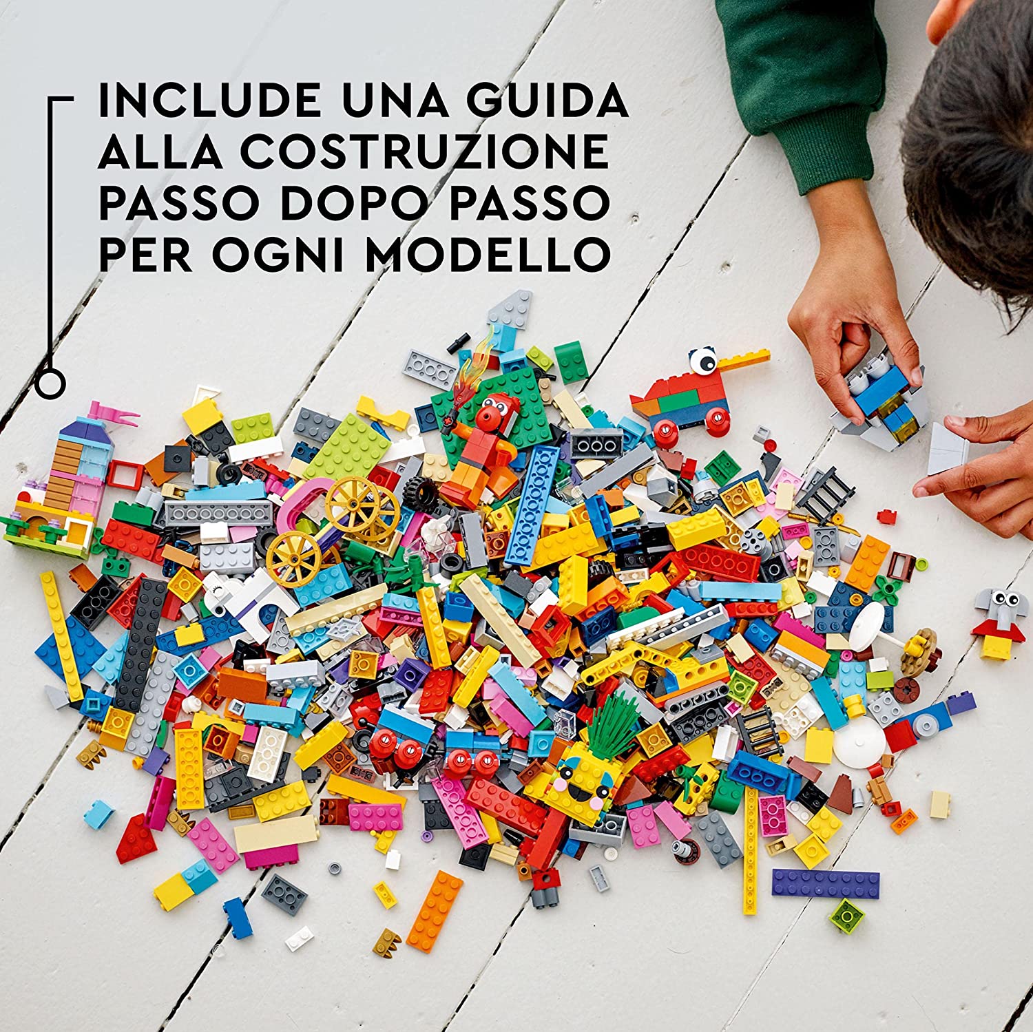 LEGO Classic 90 Anni di Gioco, Scatola con Mattoncini Colorati per 15 Mini  Costruzioni di Modelli Iconici come un Treno Giocatto