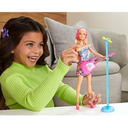 Mattel - Barbie - Grande Città, Grandi Sogni, Barbie Malibu Bionda Alta 29,21 cm Canta con Microfono e Chitarra, Luci e Suoni e 