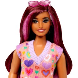 Mattel - Barbie Bambola Fashionistas con abito di maglia con stampa a cuore e tanti accessori, occhiali da sole e scarpe con la 