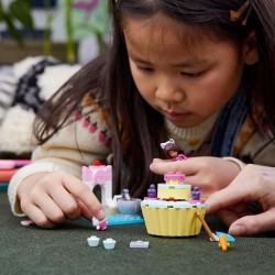 LEGO La Casa delle Bambole di Gabby Divertimento in Cucina con Dolcetto, con i Personaggi di Gabby e Dolcetto, Cupcake da Decora