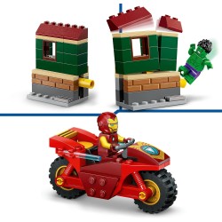 LEGO Marvel Iron Man con Moto e The Hulk, Giocattolo da Costruire con 2 Minifigure di Supereroi e Casa da Demolire, Set Avengers