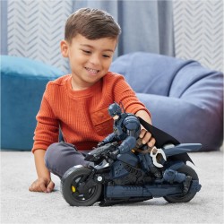 Spin Master - DC Comics, Veicolo Batman Adventures 2 in 1, Batcycle Trasformabile, Macchina Batman Compatibile con Tutte Le Acti