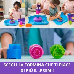 Kinetic Sand, Set di Gioco Squish Motion, Sabbia Colorata Rosa, Gialla, Blu, Sabbia Cinetica 453g, 5 Accessori, Comoda Valigetta