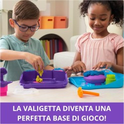 Kinetic Sand, Set di Gioco Squish Motion, Sabbia Colorata Rosa, Gialla, Blu, Sabbia Cinetica 453g, 5 Accessori, Comoda Valigetta