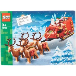 LEGO - Slitta di Babbo Natale Giocattolo, da 9 Anni in su con Minifigure, Renne, Chitarra, Orsacchiotto e Sci, Idea Regalo Natal