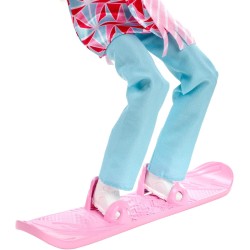 Mattel - Barbie Snowboarder, Alta 30+ cm, bionda e con Giacca e Pantaloni da Sport Invernali, Tanti Accessori tra Cui Sciarpa, C