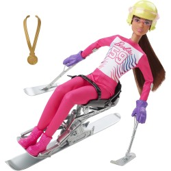 Mattel - Barbie - Sport Invernali Sciatrice Paralimpica, Bambola Barbie Mora Alta 30,4 cm con Maglia, Pantaloni, Casco, Guanti, 