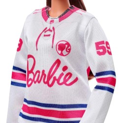 Mattel - Barbie - Giocatrice di Hockey, Bambola Curvy Sport Invernali Alta 30+ cm, con Maglia Sportiva e Accessori, Casco, Basto