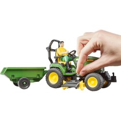 BRUDER 62104 - John Deere Trattorino tosaerba con rimorchio