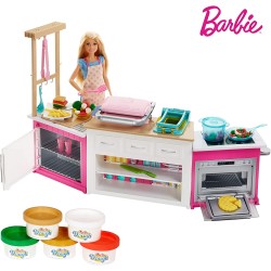 Barbie - Cucina da Sogno con Bambola, 5 Aree di Gioco, Pasta Modellabile, Luci e Suoni