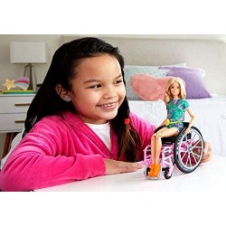 Barbie Fashionistas Bambola con Sedia a Rotelle, Lunghi Capelli Biondi e Tanti Accessori, Giocattolo per Bambini 3+Anni,GRB93