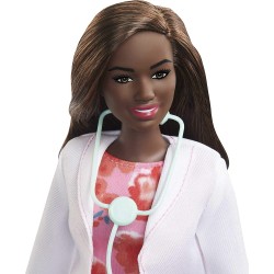 Mattel -Barbie - ​Bambola Dottoressa Castana Riccia con Stetoscopio, Vestiti e Accessori , Giocattolo per Bambini 3 + Anni, GYT2