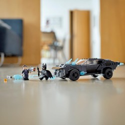 LEGO 76181 - Super Heroes Batmobile: Inseguimento di The Penguin, Macchina Giocattolo con Minifigure Supereroe di Batman - LG761