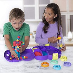 Kinetic Sand Set Valigetta Cascate Arcobaleno, 907gr di Sabbia in 3 Colori e 10 Accessori, dai 3 Anni, 6055859