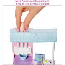 Mattel - Barbie - Playset Gelateria con Bambola con Macchina per Gelato, Accessori, 2 Tipi di Pasta Modellabile, Giocattolo e Re