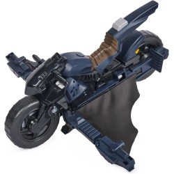 Spin Master - DC Comics, Veicolo Batman Adventures 2 in 1, Batcycle Trasformabile, Macchina Batman Compatibile con Tutte Le Acti