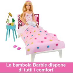 Mattel - Barbie - Set Camera da letto di Barbie, include una bambola in pigiama rosa e pantofole, un gattino, letto, specchiera 