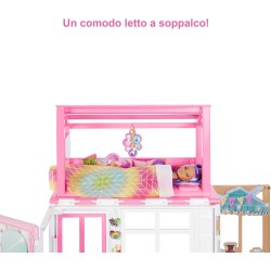 Mattel - Barbie - Playset con Bambola e Casa a 2 Piani con 4 Aree Gioco, Arredata, con Cagnolino e Accessori - HCD48