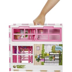 Mattel - Barbie - Playset con Bambola e Casa a 2 Piani con 4 Aree Gioco, Arredata, con Cagnolino e Accessori - HCD48