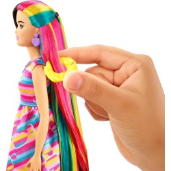 Mattel - Barbie - Super Chioma Bambola Petite con abito a cuori, capelli fantasia lunghi 21,6 cm, 15 accessori alla moda - 8 con