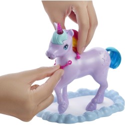 Barbie Dreamtopia Playset Unicorno con Barbie Royal, unicorno con effetto cambia-colore e 18 accessori, GTG01