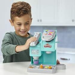 Hasbro - Play-Doh, Kitchen Creations, La Caffetteria Super Colorata, playset con 20 accessori e 8 vasetti di pasta modellabile -