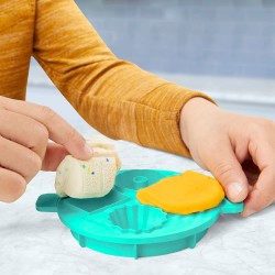 Play-Doh Kitchen Creations - Il Magico Mixer, impastatrice Giocattolo con Finti Accessori da Cucina - F47185L00