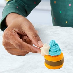 Play-Doh Kitchen Creations - Il Magico Mixer, impastatrice Giocattolo con Finti Accessori da Cucina - F47185L00