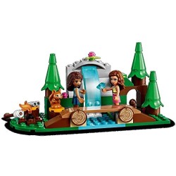 LEGO Friends La Cascata nel Bosco, Set di Costruzioni per Bambini di 5 Anni con le Mini Bamboline di Andrea e Olivia, 41677