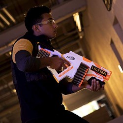 Hasbro - Nerf Ultra One Blaster Motorizzato, 25 Dardi Nerf Ultra Compatibile Soltanto con i Dardi Nerf Ultra One, E6596U50