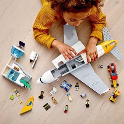 LEGO City Airport Aereo Passeggeri, con Terminale e Camion Giocattolo, Playset di Costruzioni per Bambini di 6+ Anni, 60262