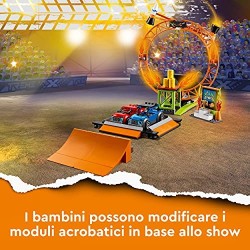 LEGO City Stuntz Arena dello Stunt Show, Set con 2 Monster Truck Giocattolo, 2 Automobiline, Moto Giocattolo con Meccanismo a Sp