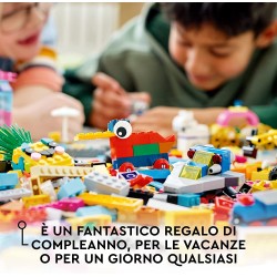 LEGO Classic 90 Anni di Gioco, Scatola con Mattoncini Colorati per 15 Mini Costruzioni di Modelli Iconici come un Treno Giocatto