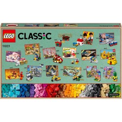 LEGO Classic 90 Anni di Gioco, Scatola con Mattoncini Colorati per 15 Mini Costruzioni di Modelli Iconici come un Treno Giocatto