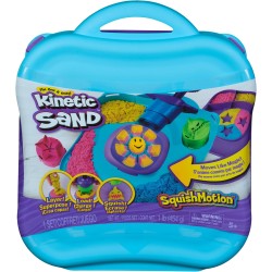 Kinetic Sand, Set di Gioco Squish Motion, Sabbia Colorata Rosa, Gialla, Blu, Sabbia Cinetica 453g, 5 Accessori, Comoda Valigetta