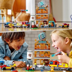 LEGO City Fire Vigili del Fuoco, Edificio con Fiamme, Camion dei Pompieri Giocattolo, Giochi per Bambini di 7 Anni, 60321