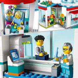 LEGO City Ospedale, Set con Autoambulanza Giocattolo ed Elicottero di Soccorso, Giochi per Bambini dai 7 anni, 60330