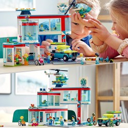 LEGO City Ospedale, Set con Autoambulanza Giocattolo ed Elicottero di Soccorso, Giochi per Bambini dai 7 anni, 60330