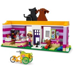 LEGO 41699 - Friends Il Caffè di Adozione dei Cuccioli, Parco Giochi Animali, Mini Bamboline Olivia e Priyanka - LG41699