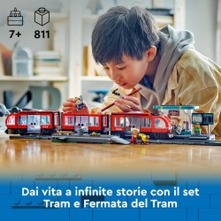 LEGO City Tram e Fermata del Tram, Treno Giocattolo da Costruire con Stazione e Vagoni Ferroviari, Giochi di Ruolo da 7 Anni in 