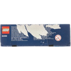 LEGO - Slitta di Babbo Natale Giocattolo, da 9 Anni in su con Minifigure, Renne, Chitarra, Orsacchiotto e Sci, Idea Regalo Natal