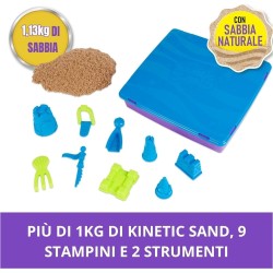 Kinetic Sand - Playset Regno di Sabbia, 1,13 kg di Sabbia Effetto Spiaggia, Formine e Accessori, Giochi Creativi, 3+ Anni - 6067