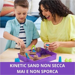 Kinetic Sand - Playset Regno di Sabbia, 1,13 kg di Sabbia Effetto Spiaggia, Formine e Accessori, Giochi Creativi, 3+ Anni - 6067