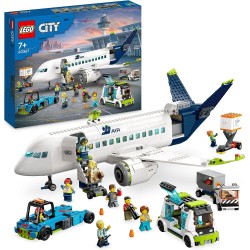 LEGO - City Aereo Passeggeri, Aeroplano con 9 Minifigure e Veicoli dell  Aeroporto: Autobus, Trattore Aeroportuale, Camion del C