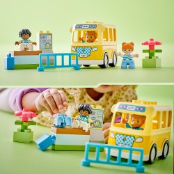 LEGO - DUPLO Lo Scuolabus, Gioco Educativo per Aiutare a Sviluppare le Abilità Sociali e Motorie con Veicolo e Personaggi, 10988