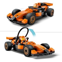 LEGO City 60442 - Pilota e Monoposto McLaren F1 - Modello di Macchina Giocattolo da Formula 1 con Minifigure