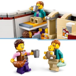 LEGO City 60454 - Camper Van delle Vacanze d’Avventura - Veicolo Giocattolo da Costruire con 3 Minifigure e Accessori - Idee Reg